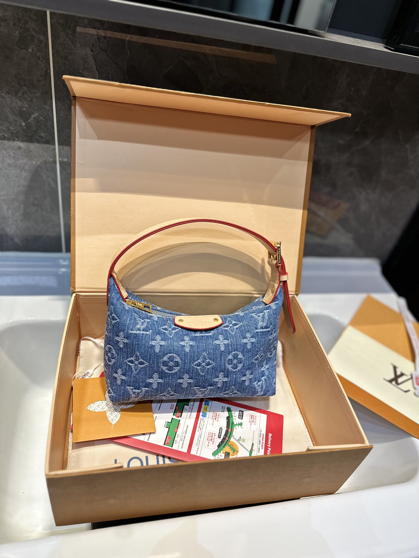 Louis Vuitton Hills Pochette Denim Blue 24Cm M82949