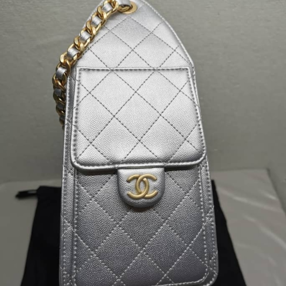 Chanel 25 Small Handbag Metallic Grained And Gold Tone Metal Silver 26cm AS5293 B20405 NZV67