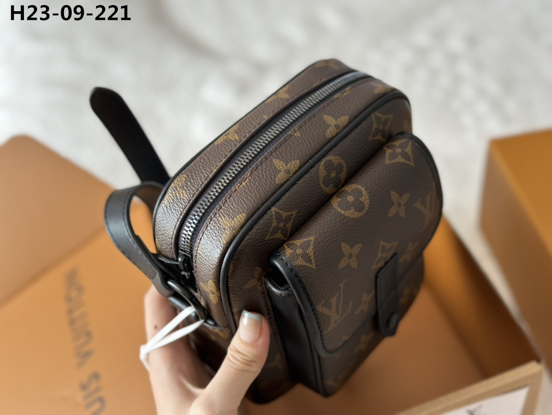 Louis Vuitton Christopher Wearable Wallet Monogram Brown 18Cm M69404
