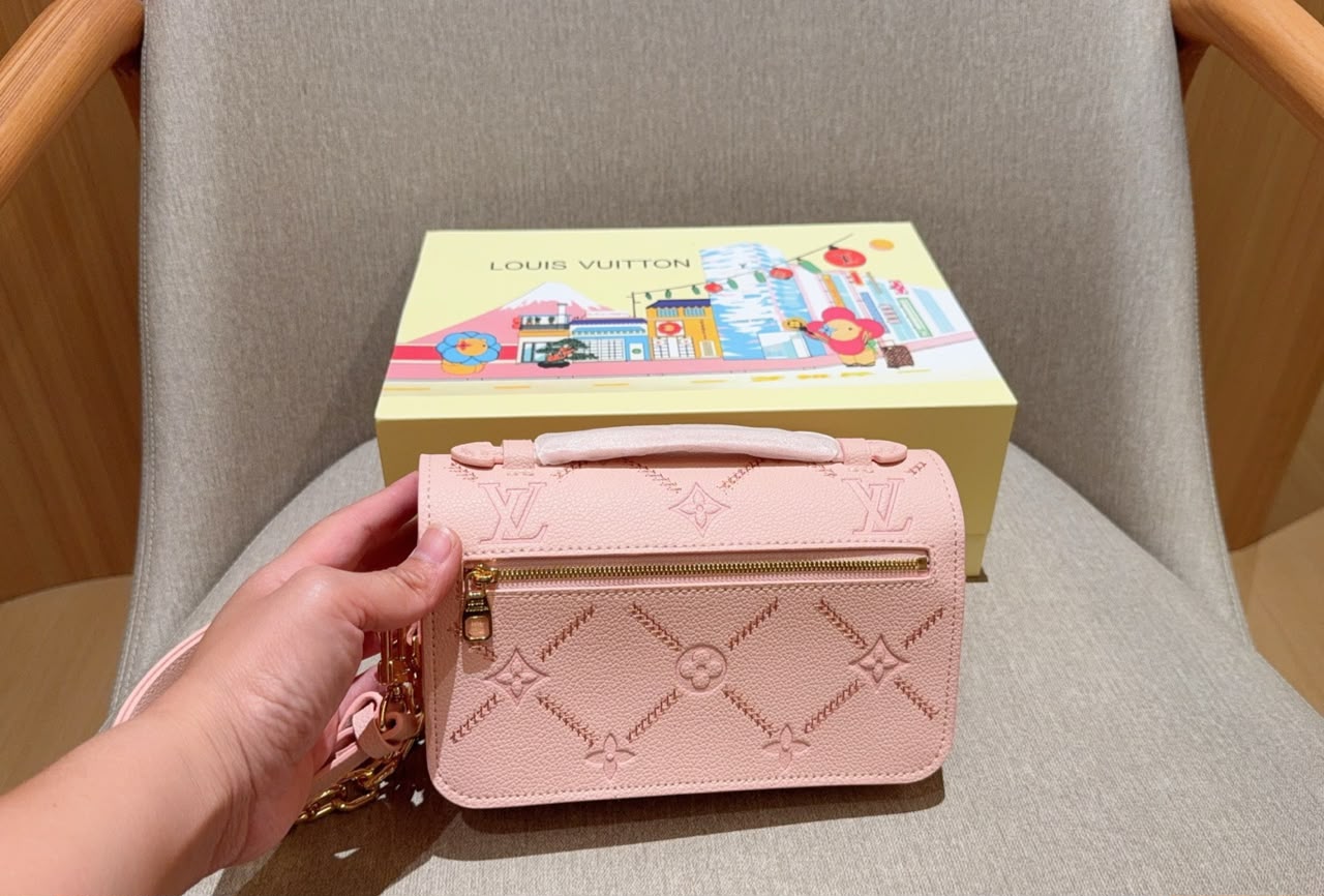 Louis Vuitton Pochette Métis East West 21.5cm M29488
