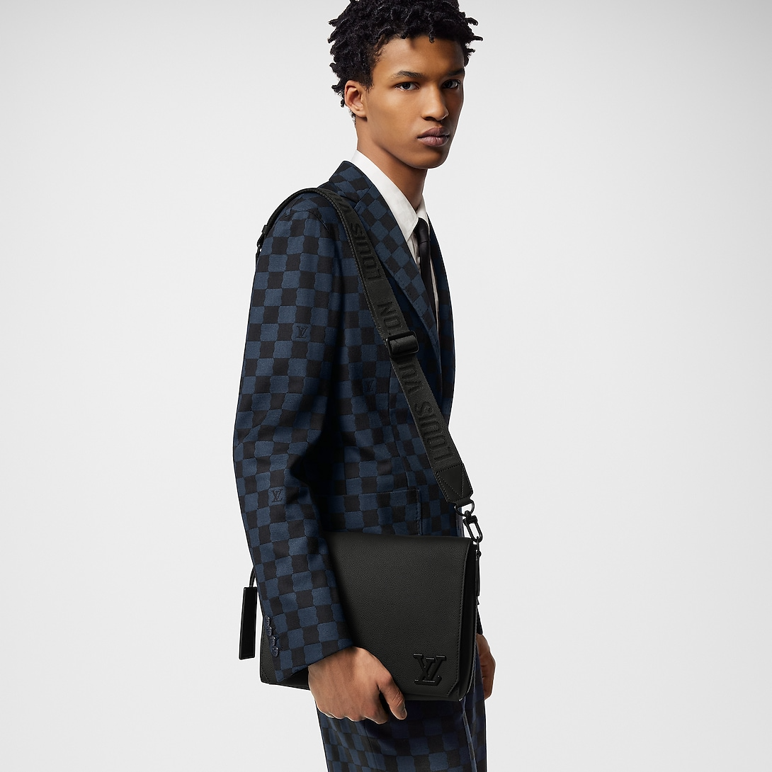 Louis Vuitton District Pm Bag Black 26Cm M30850 For Men