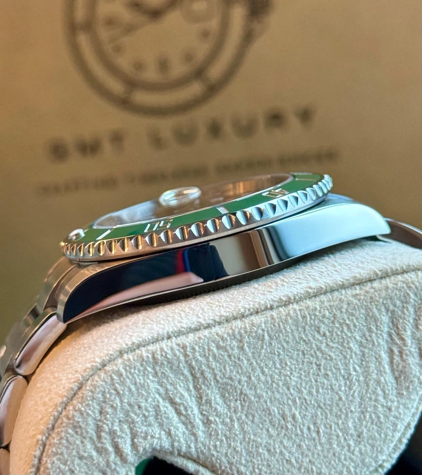 Rolex Submariner 40mm Green Dial 116610LV “Hulk”