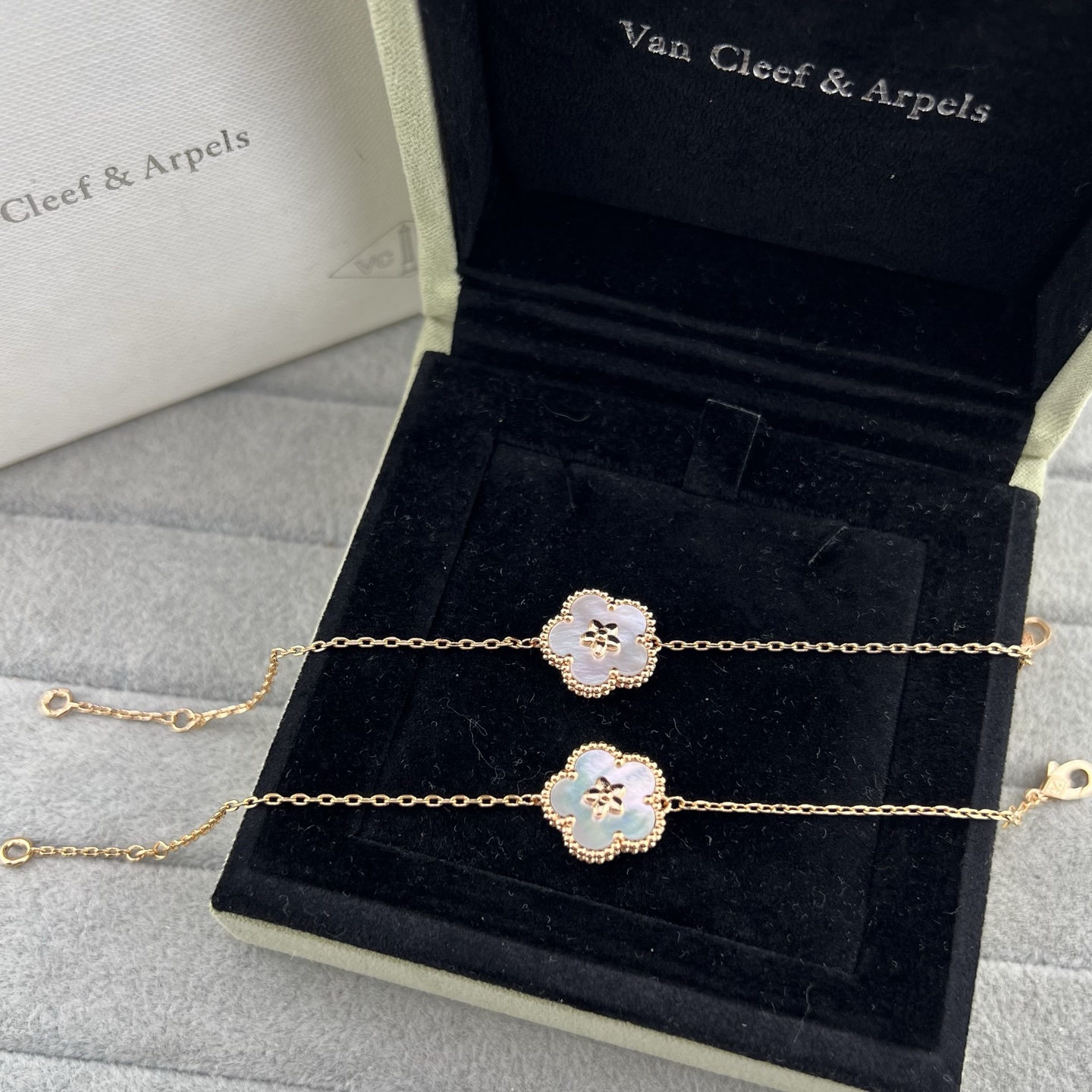 Five-leaf clover white fritillary plum blossom bracelet