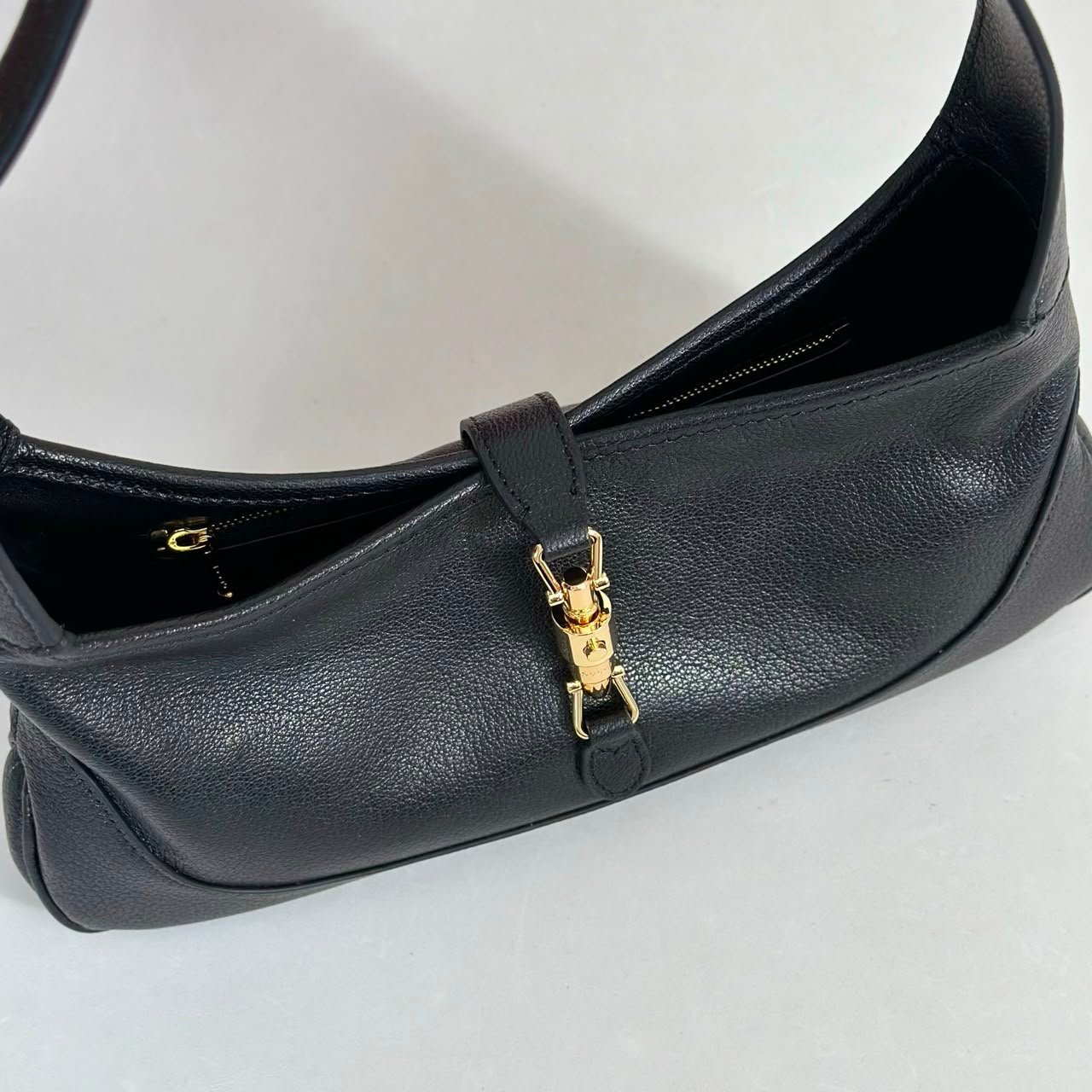 Gucci Jackie Slim Medium Shoulder Bag 28cm/11in Black Leather ‎863137