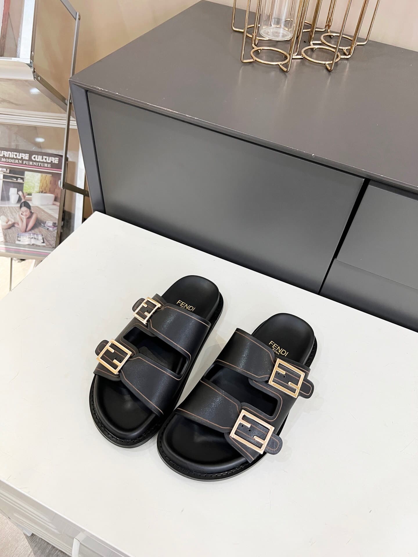 Fendi Feel Leather Slides Black