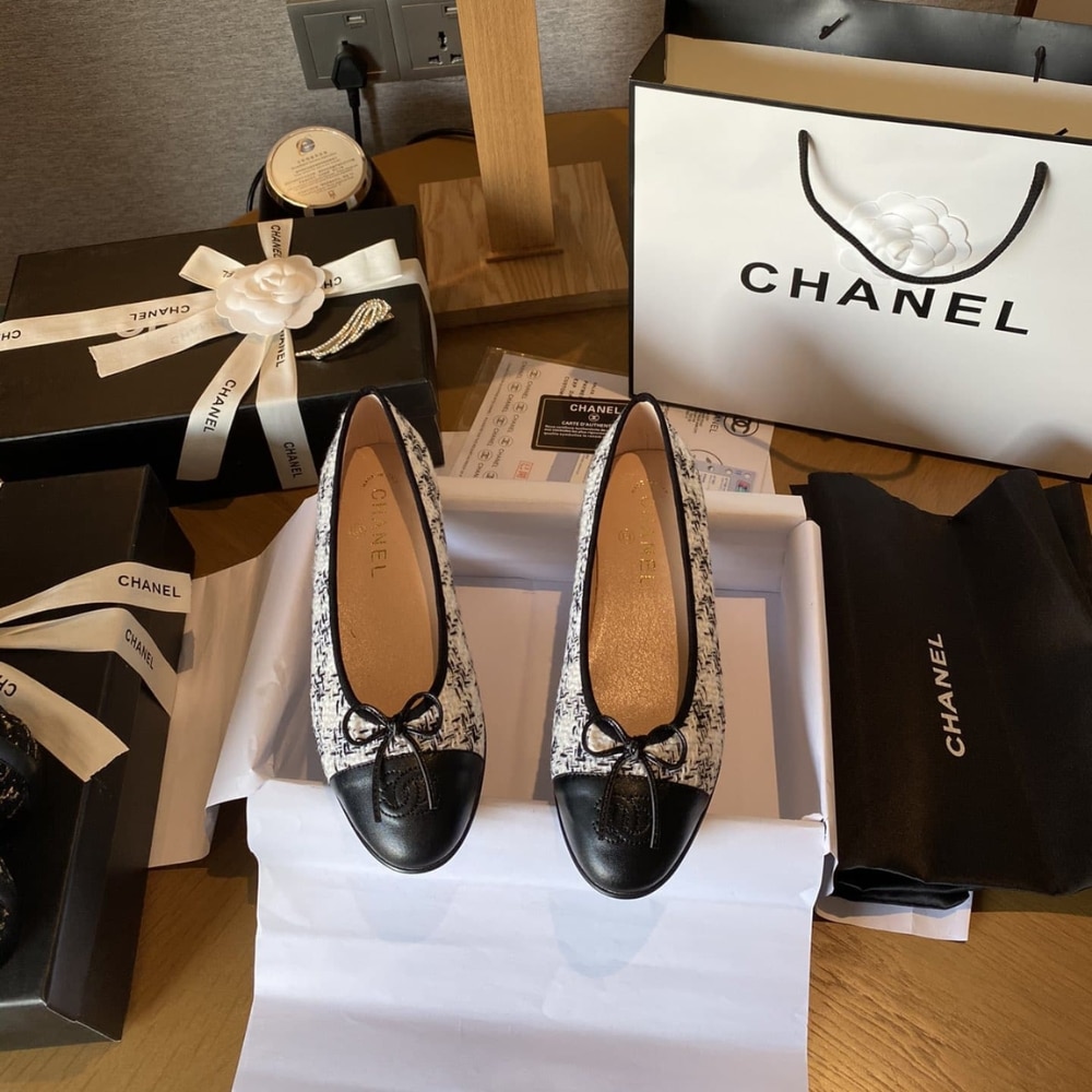 Chanel Ballerina Flats Tweed And Patents White Black