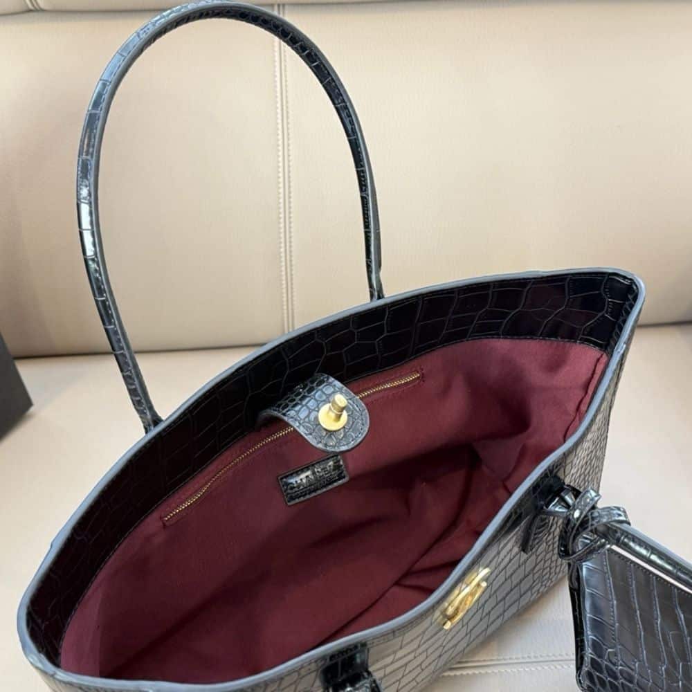 Chanel Executive Cerf Tote Black 35Cm