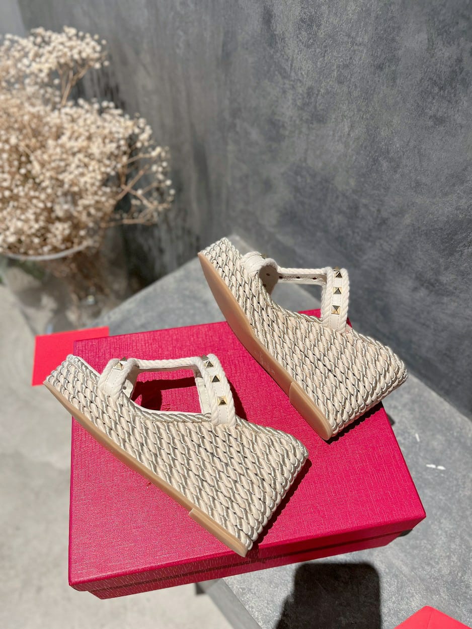 Valentino Rockstud Laminated Nappa Wedge Sandal Natural 4W2S0Gi5Dym Ybs