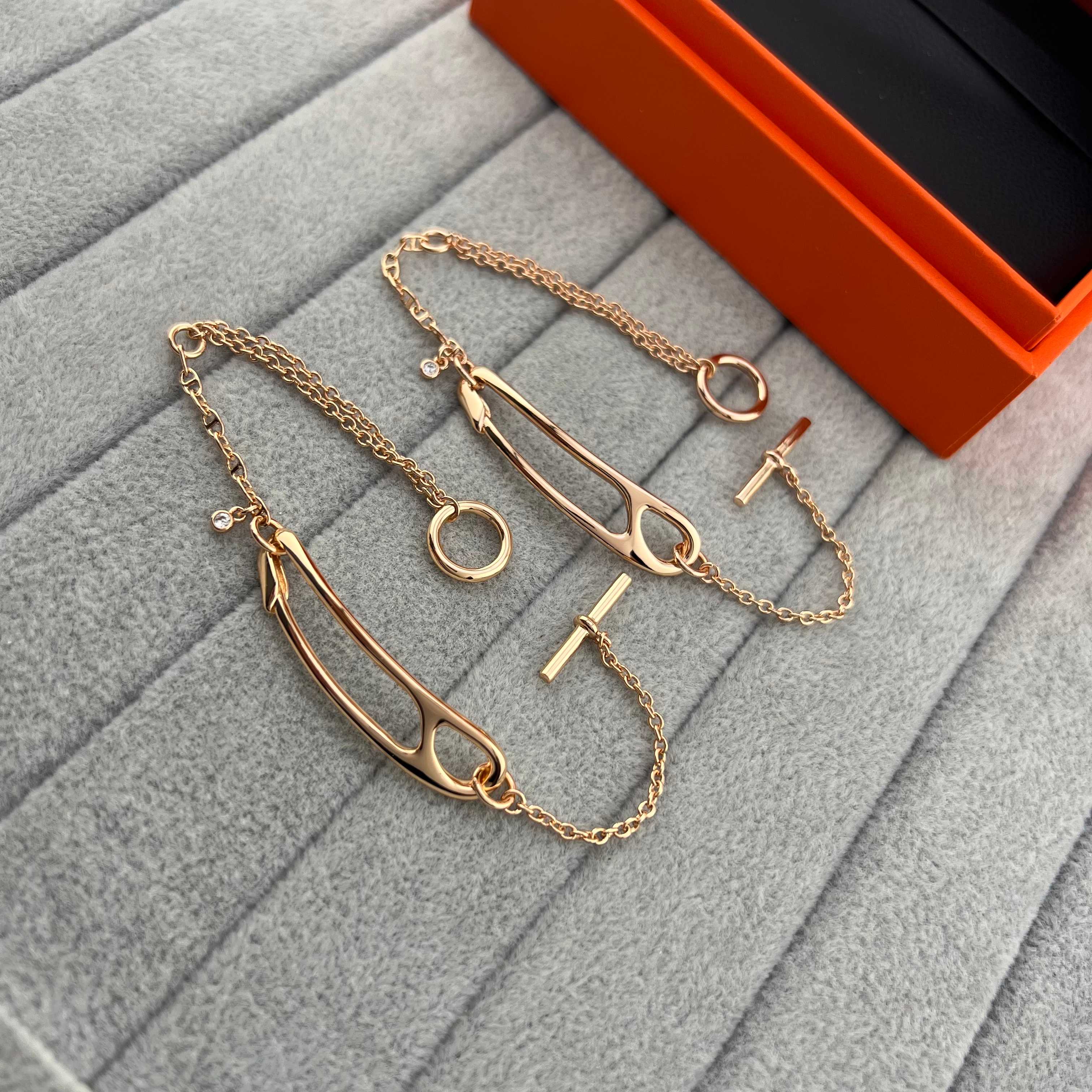 Rose gold polished bracelet