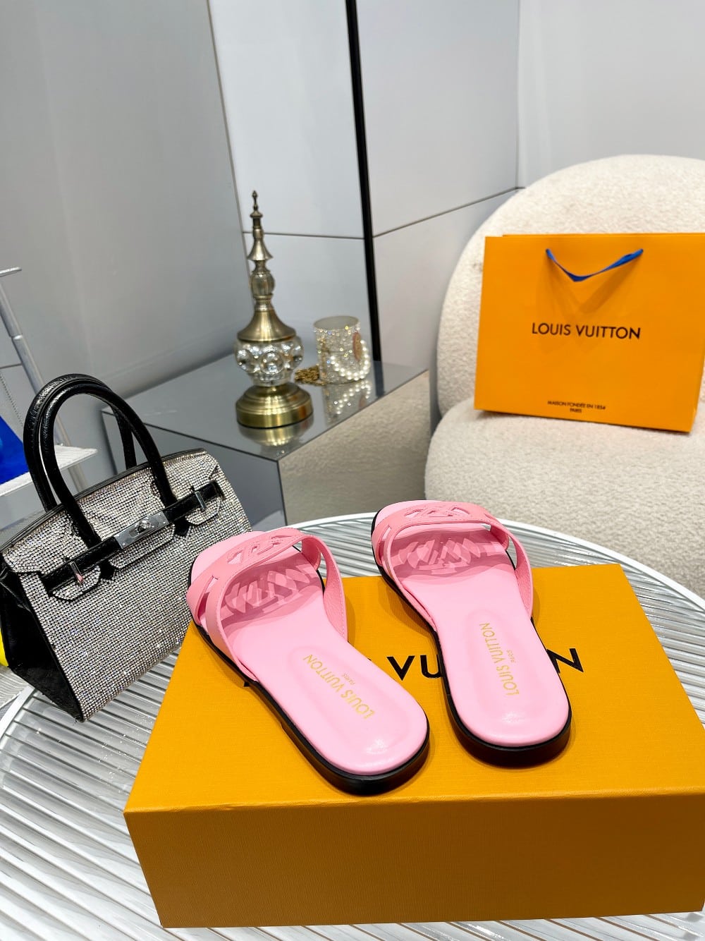 Louis Vuitton Lv Isola Flat Mule Pink 1Abp3Q