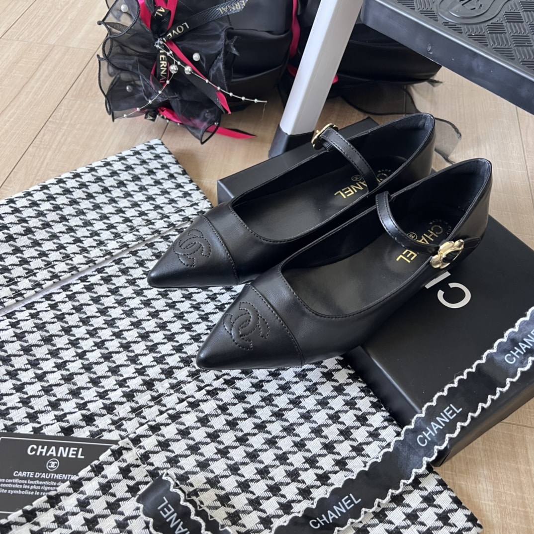 Chanel Pointed Toe Doll Shoes With Gold Flower In Black