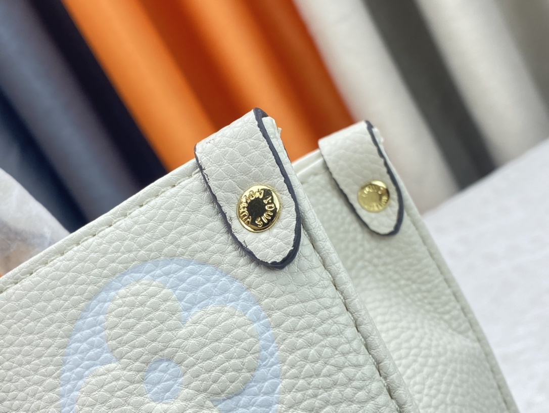 Louis Vuitton On The Go Mm Monogram Empreinte Leather White 34Cm M45717