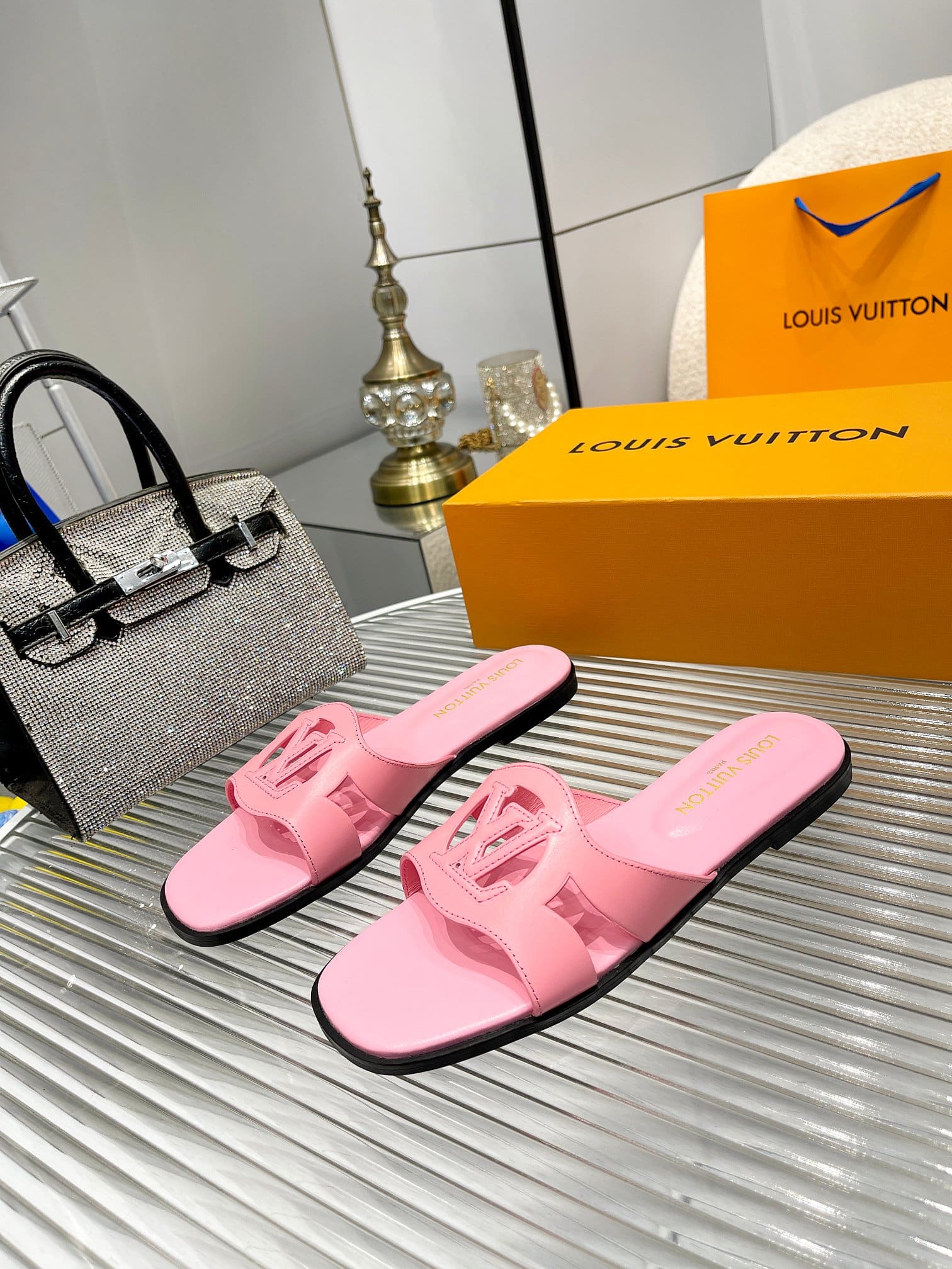 Louis Vuitton Lv Isola Flat Mule Pink 1Abp3Q