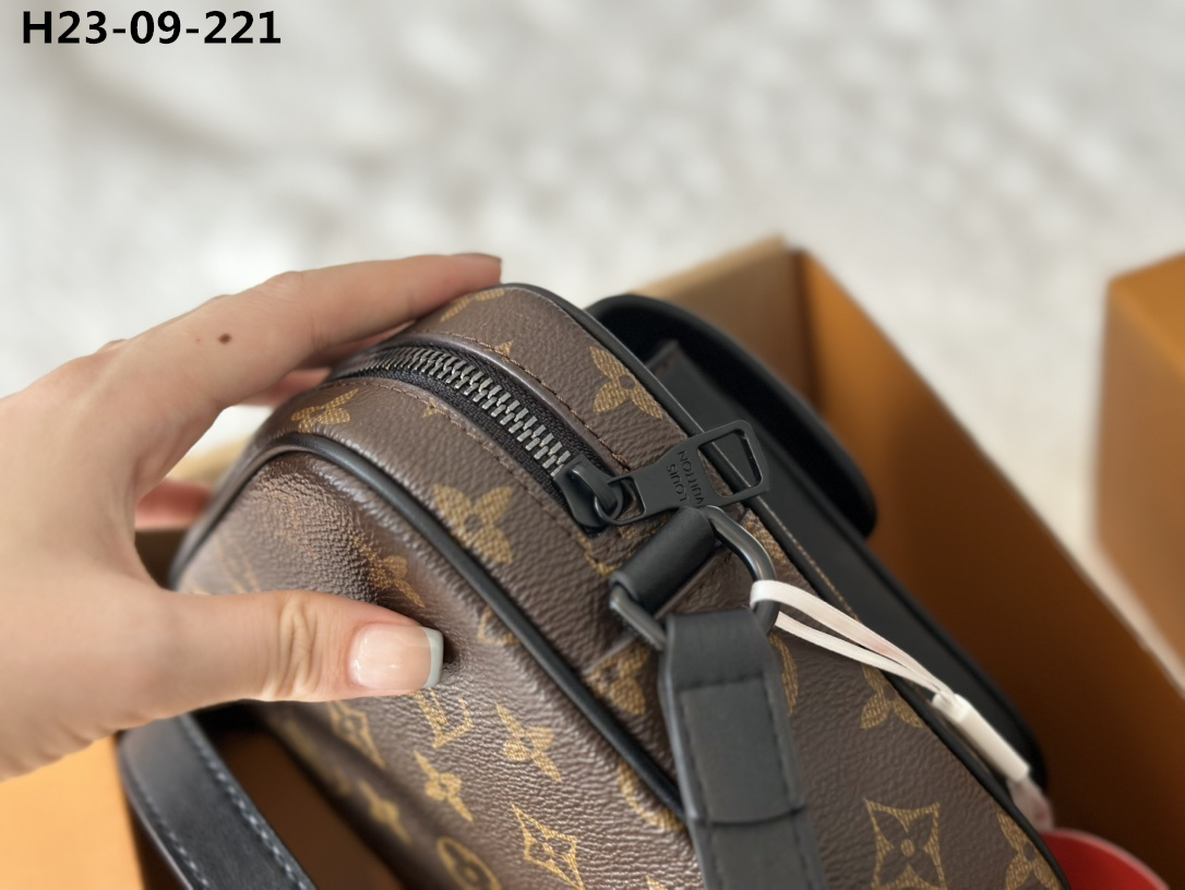 Louis Vuitton Christopher Wearable Wallet Monogram Brown 18Cm M69404