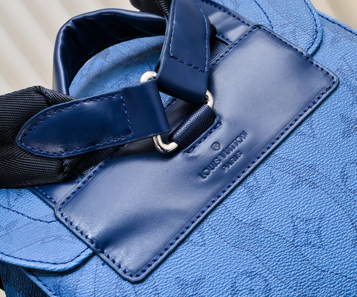 Louis Vuitton Christopher Mm Blue 44Cm M22636