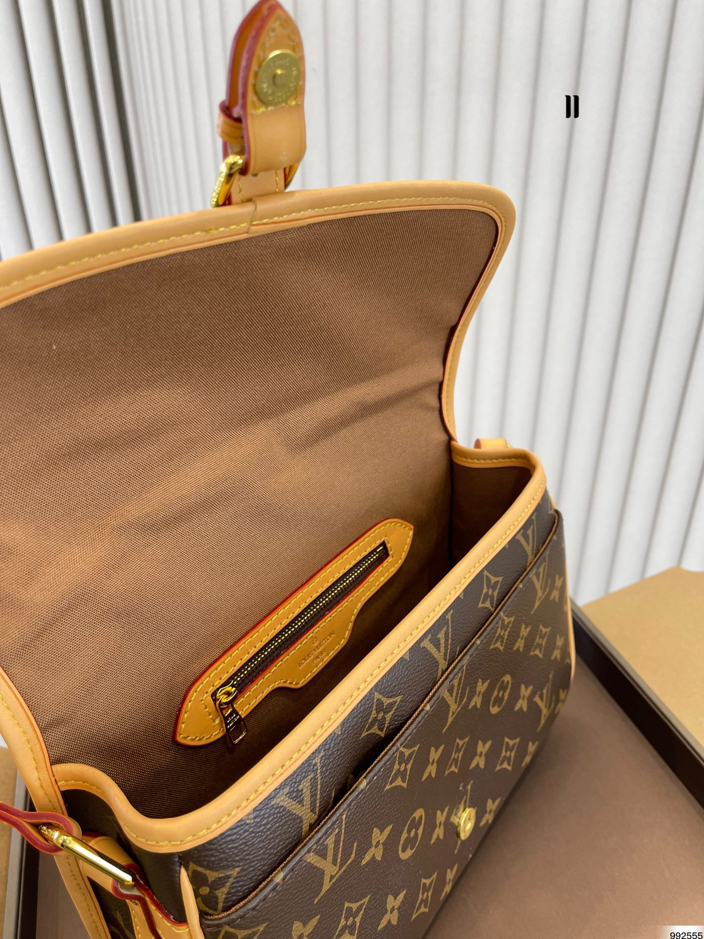 Louis Vuitton Monogram Canvas Sologne 26Cm Brown