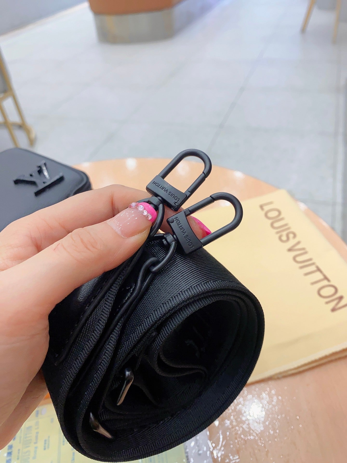 Louis Vuitton Alpha Wearable Wallet Black 18.5Cm M59161