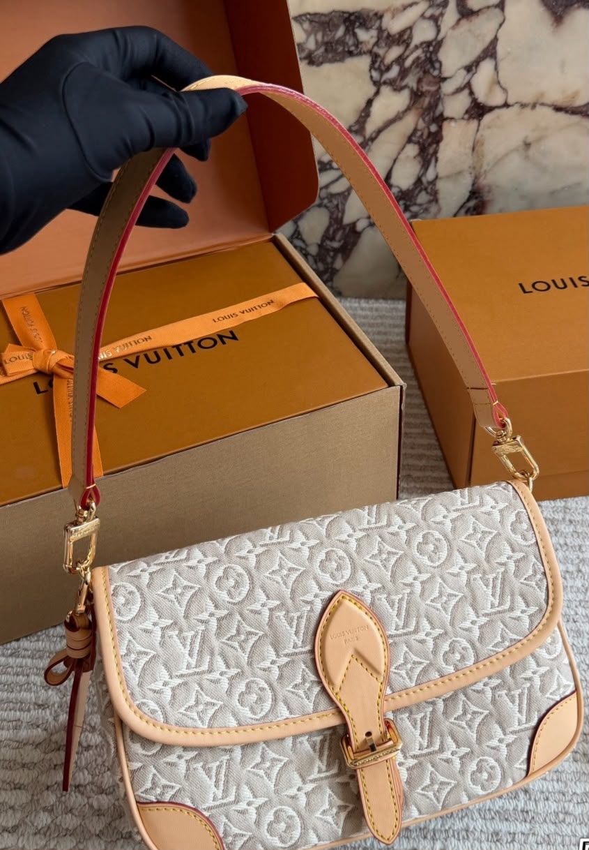 Louis Vuitton Diane PM Monogram Emblème Peuplier Motif 24cm M29795