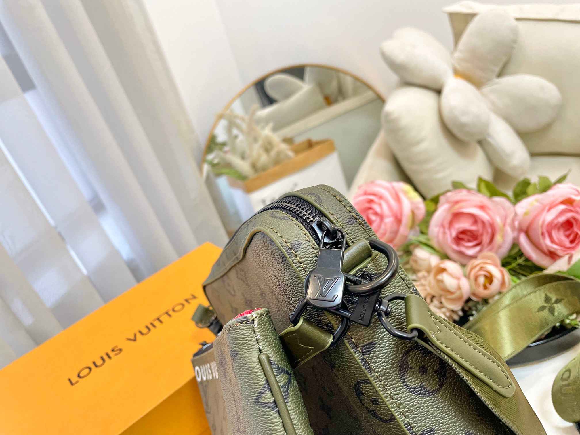 Louis Vuitton Trio Messenger Green 26Cm M23783
