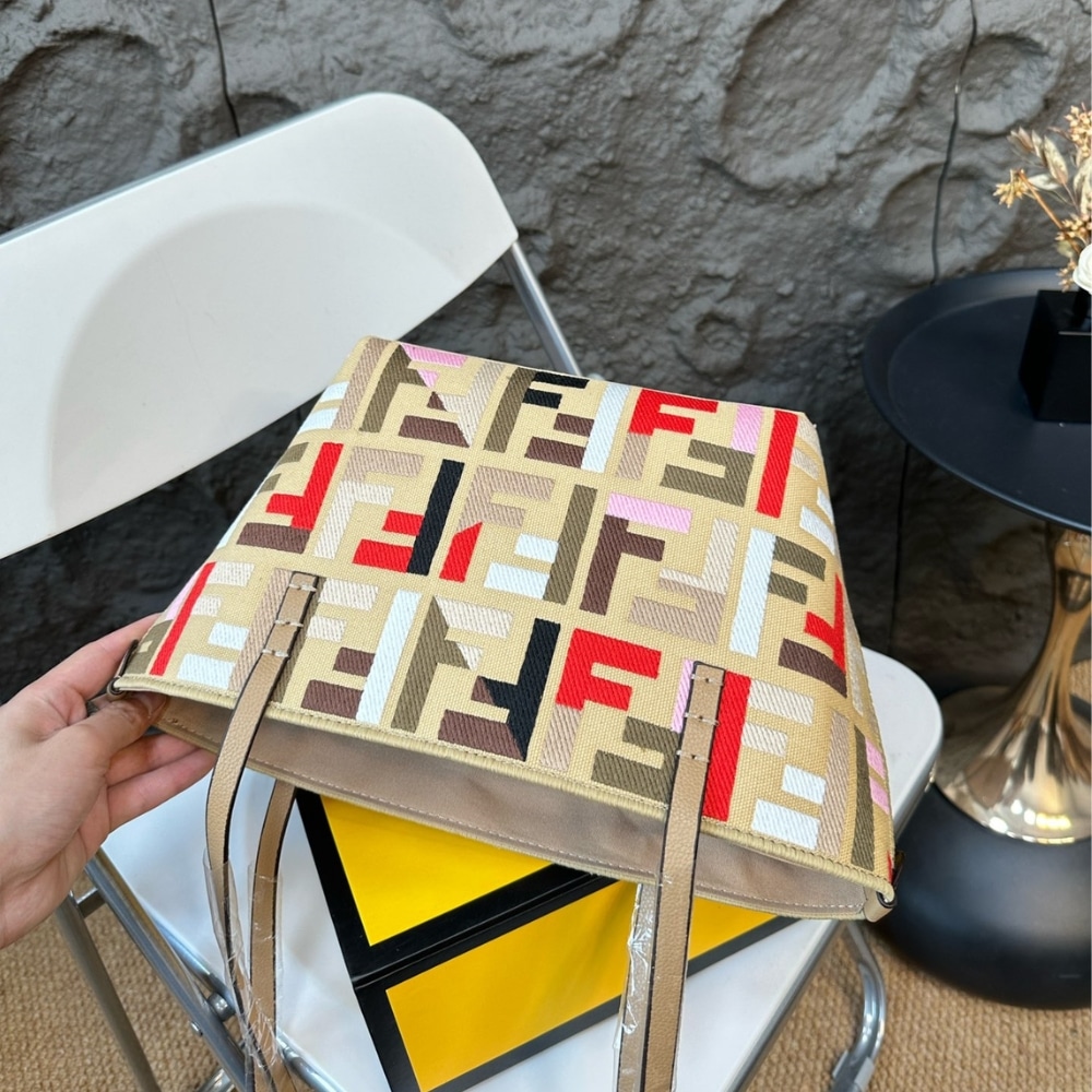 Fendi Small Roll Multicolour 23Cm