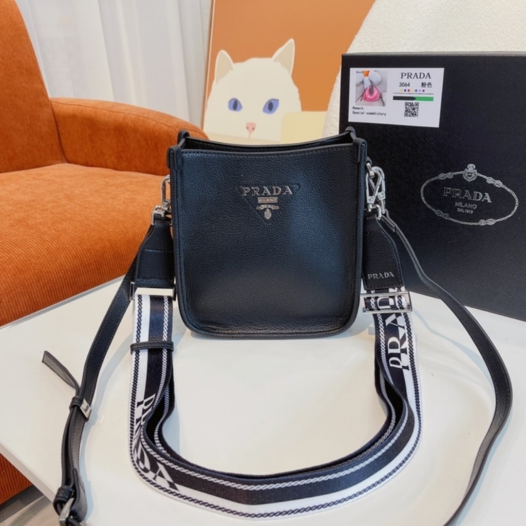 Prada Mini Leather Shoulder Bag Black 20Cm 1BH191 2DKV F0002 V 3OO