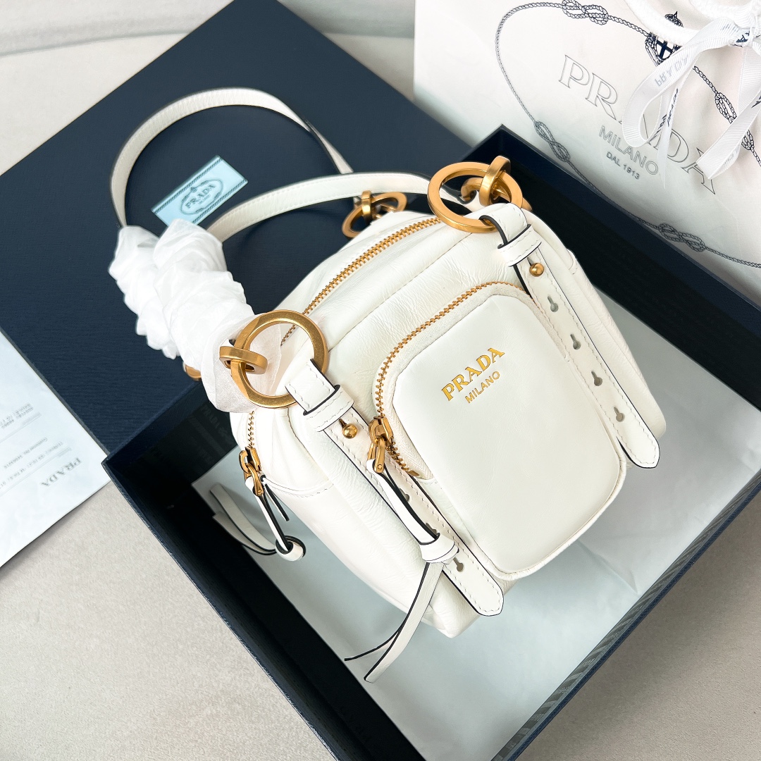 2025 Oil-Wax Leather Dangel Bag 1BB137-white