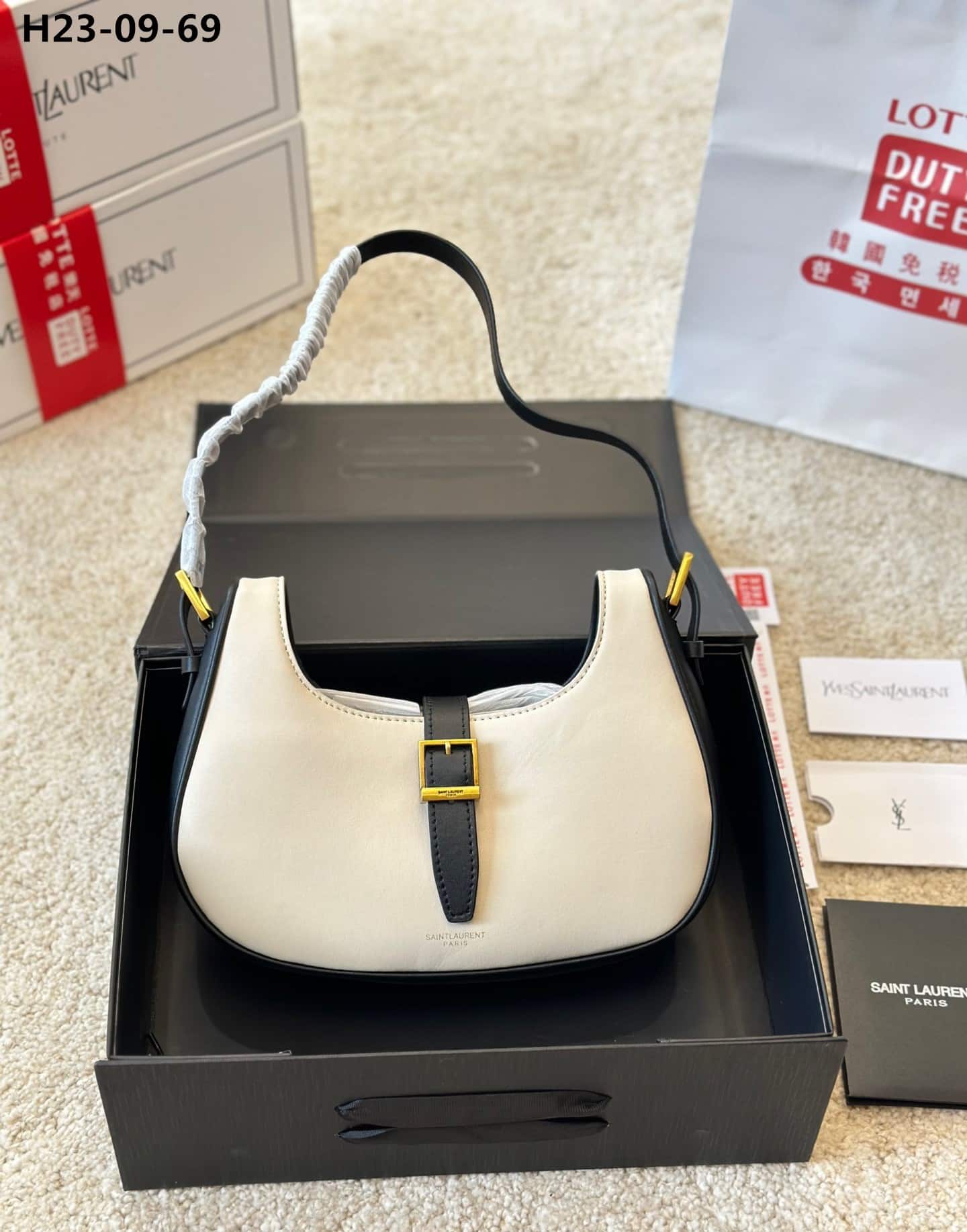 Saint Laurent Le Fermoire Leather Shoulder Bag Black White 25Cm