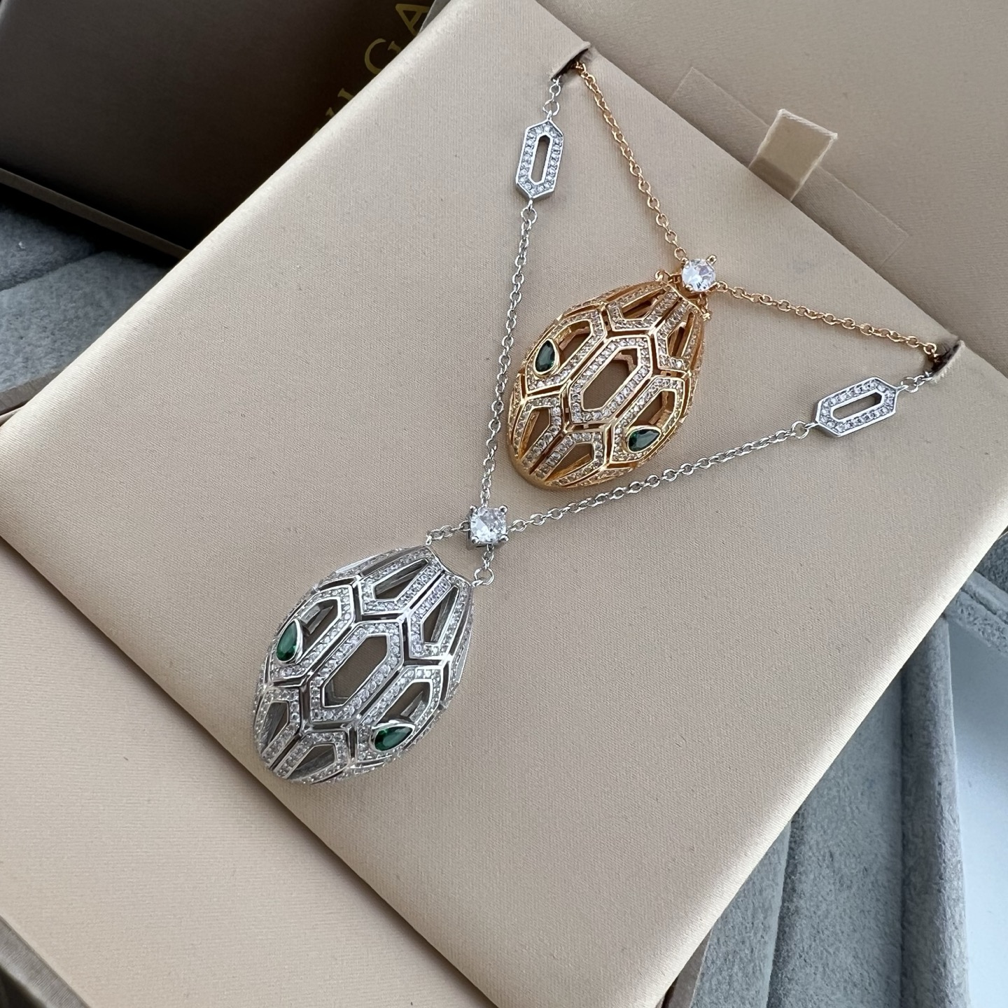 Full Diamond Green Eyed Snake Head Hollow Moving Solitaire Necklace