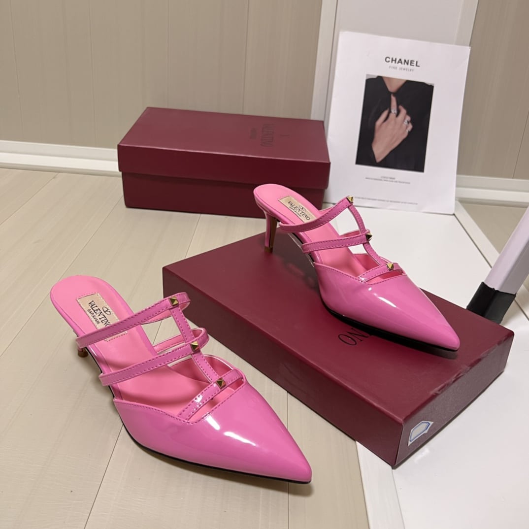 Valentino Garavani Rockstud Wispy Mule In Calfskin Magenta