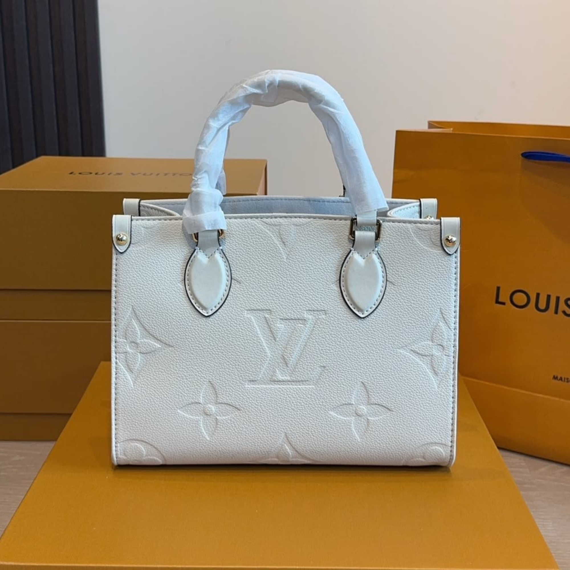 Louis Vuitton On The Go MM Monogram Medium Tote Bag White 35cm