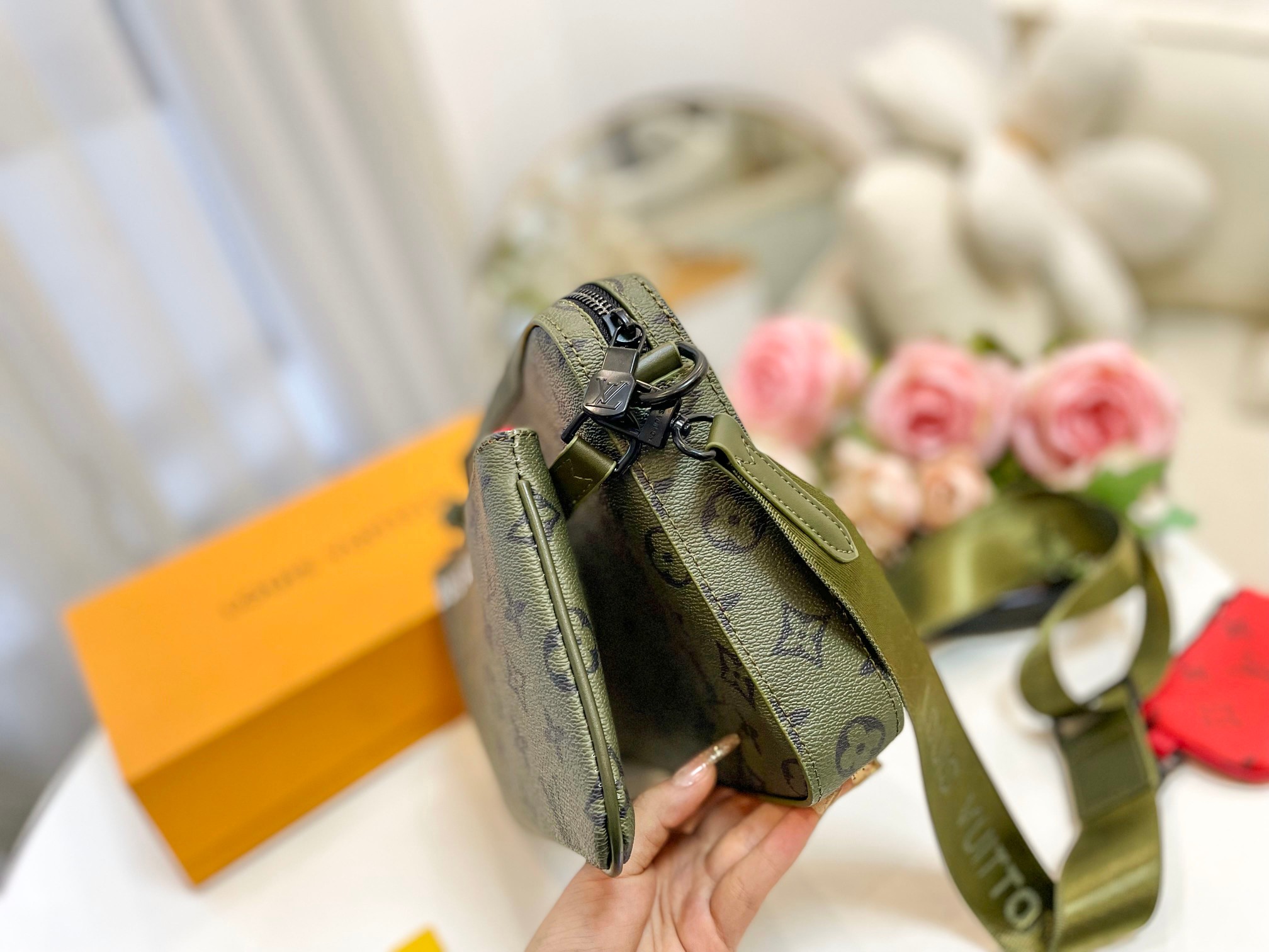 Louis Vuitton Trio Messenger Green 26Cm M23783