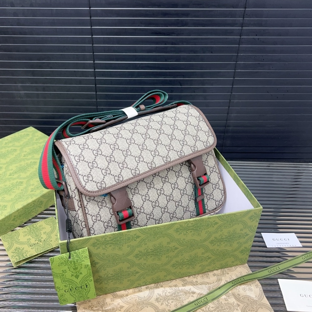 Gucci Gg Supreme Canvas Small Messenger Bag Beige Ebony 23Cm