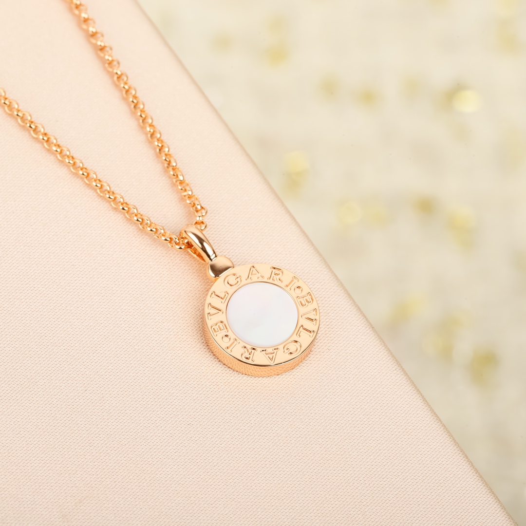 Zhao Lusi necklace of the same style