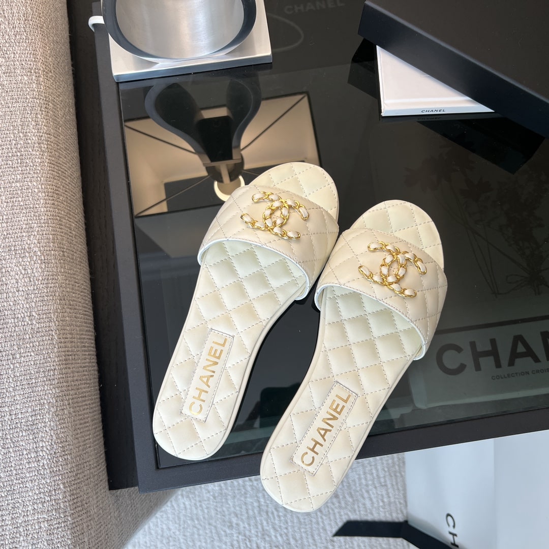 Chanel 23P Chain CC Slide Mules Quilted Leather White