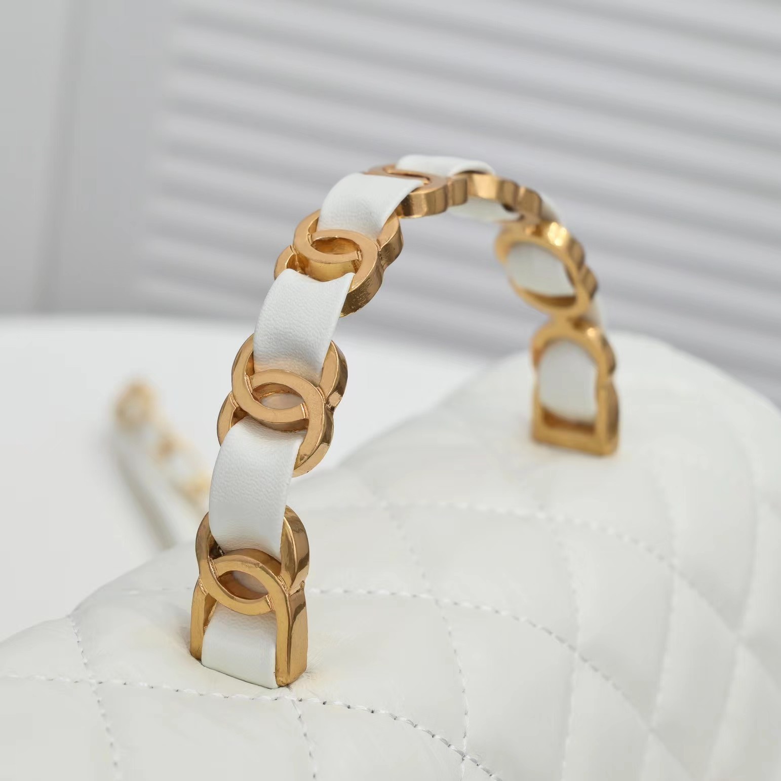 Chanel Mini Flap Handle White 19Cm/7.6in