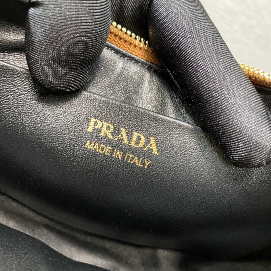 Prada Arqué Leather Shoulder Bag Black 22.5cm