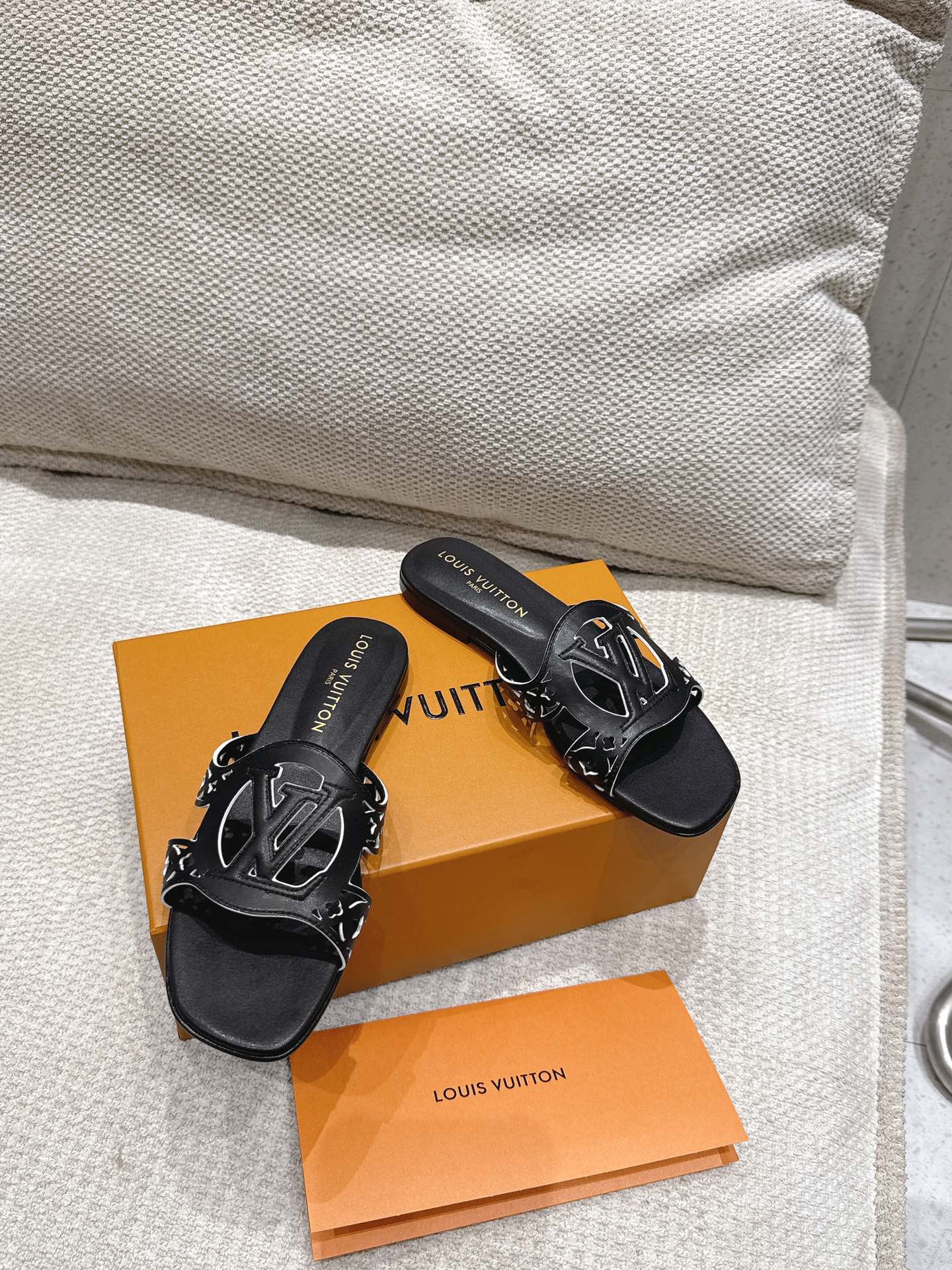 Louis Vuitton LV Isola Flat Mule Black 1AGYOE