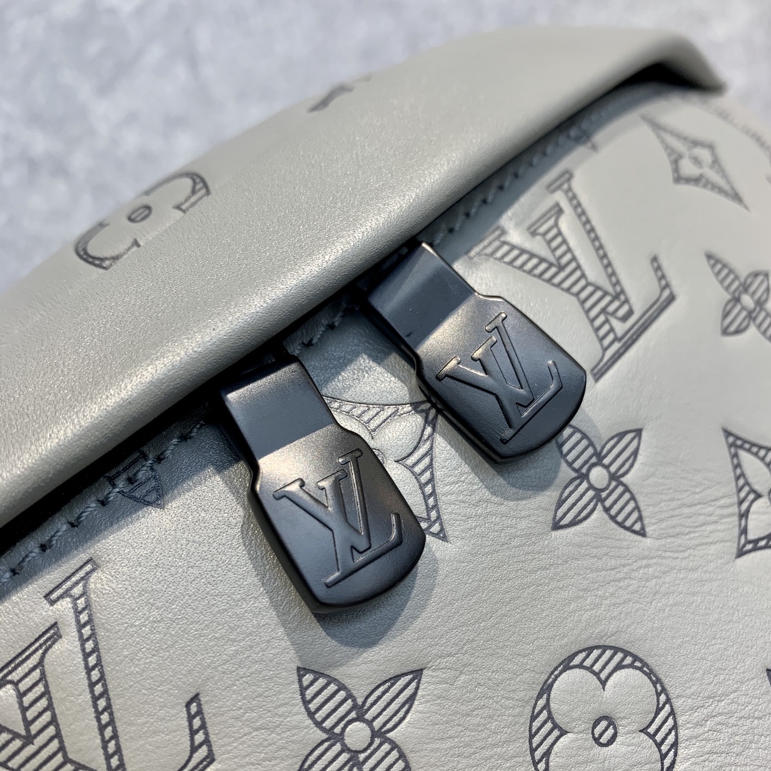 Louis Vuitton Discovery Bumbag Grey 26Cm For Men