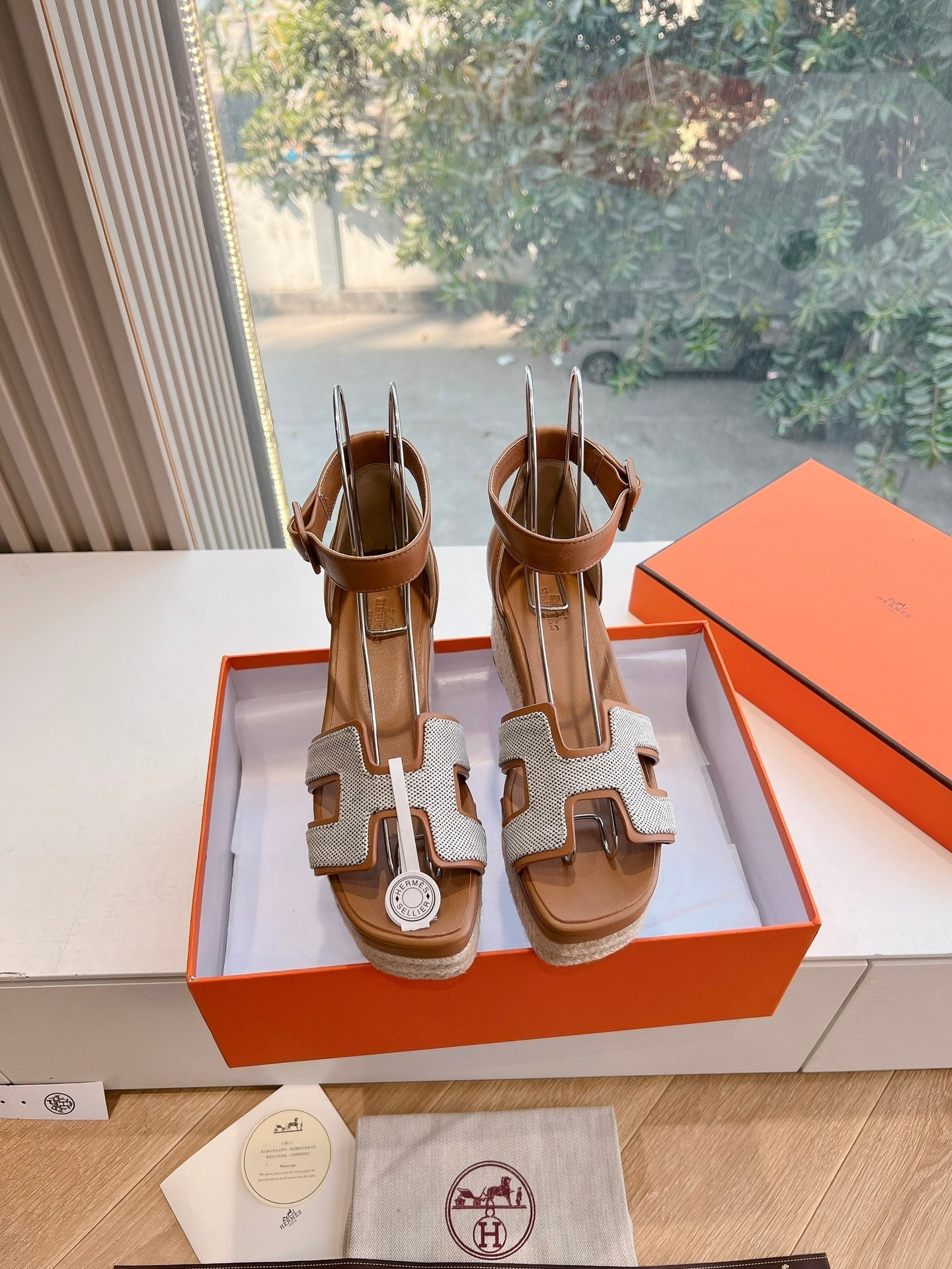 Hermès Elda Espadrille in White Fabric and Bronze Brown Calfskin