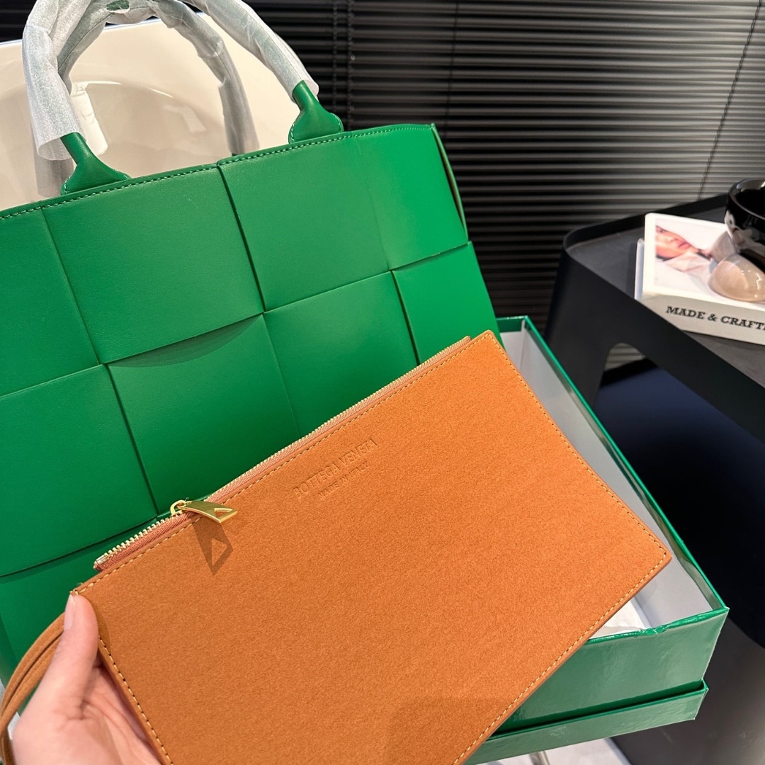 Bottega Veneta Arco Tote 37Cm