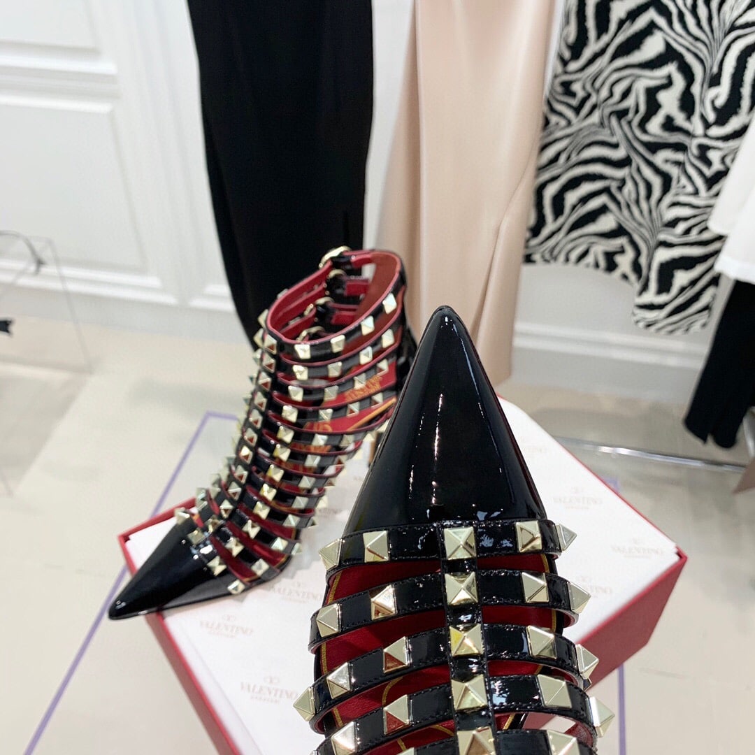 Valentino Garavani Rockstud Alcove Pumps Black