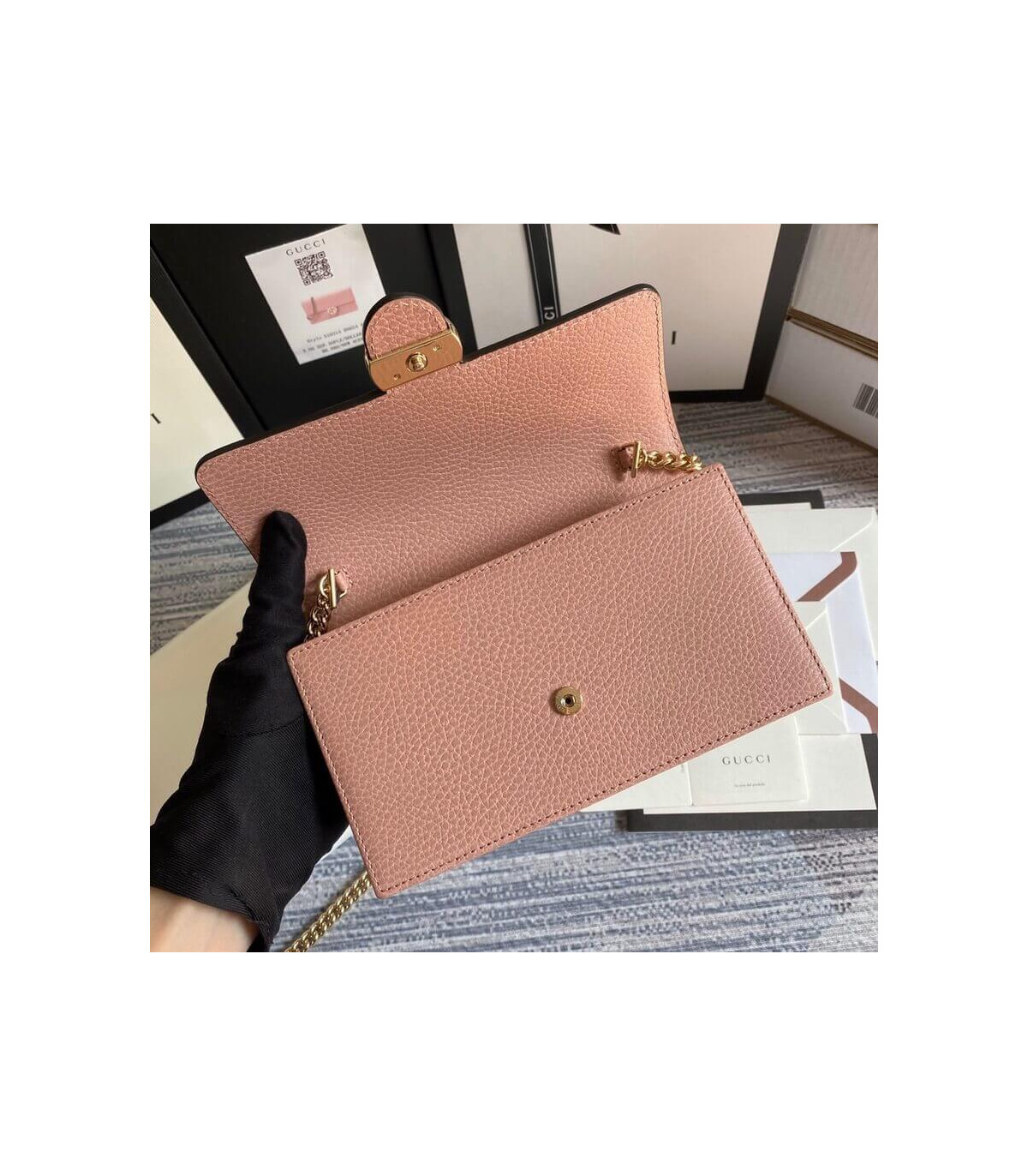 Gucci GG Interlocking Wallet On Chain Pink
