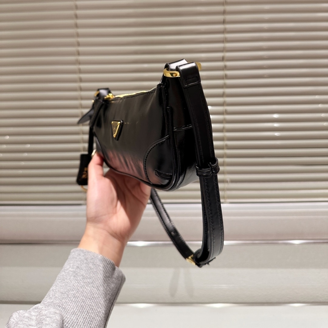 Prada Re Edition 2002 Leather Shoulder Bag Black 23Cm