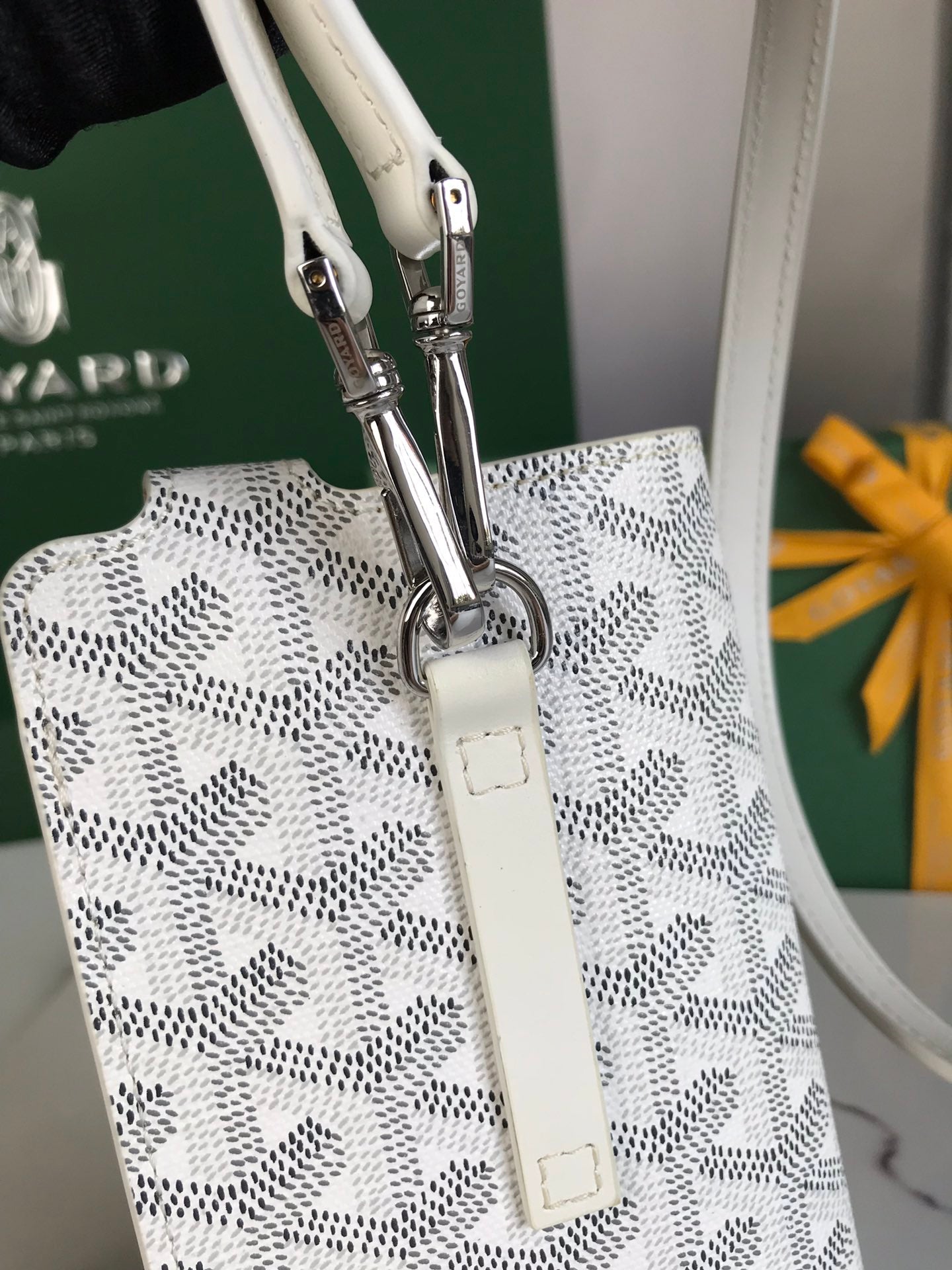 Goyard Montmartre Gm Case 18 Cm White Goyardine Canvas