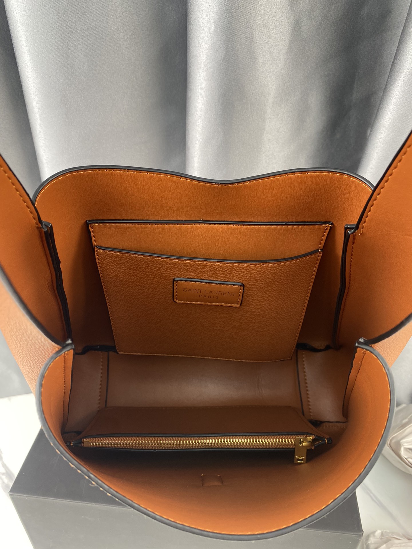 Saint Laurent 5 A 7 Soft Small Hobo Bag In Smooth Leather Beige