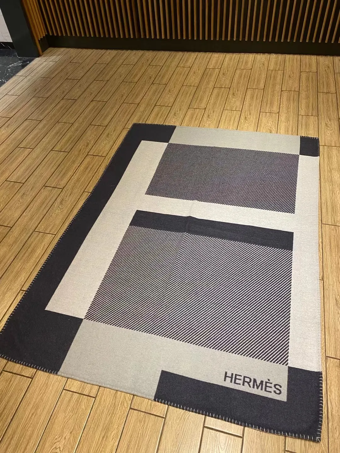 Hermes Luxury Cashmere Style Blanket