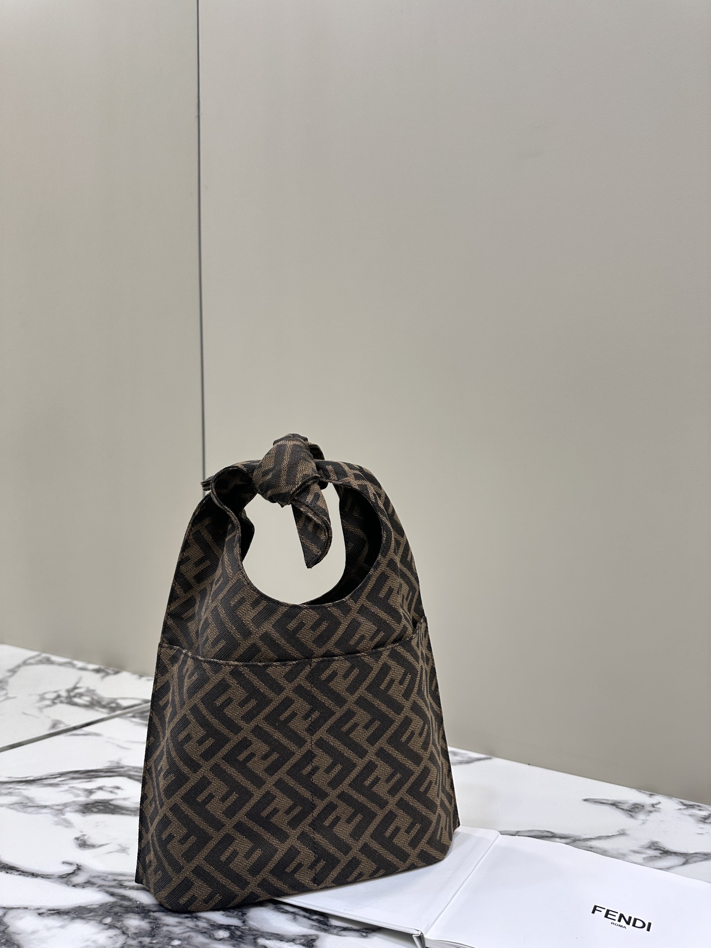 Fendi-𝟖𝟎𝟏𝟔𝟑