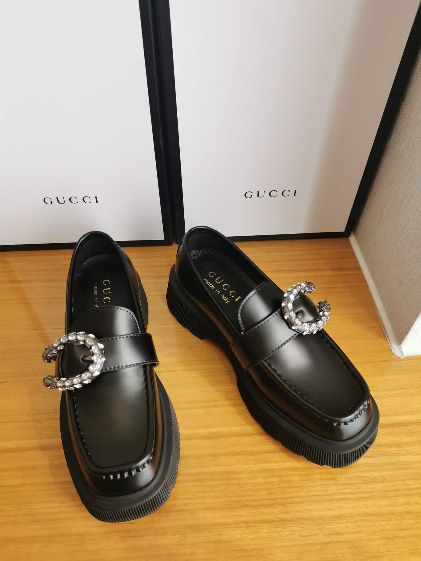 Gucci Women?S Leather Loafers With G Black