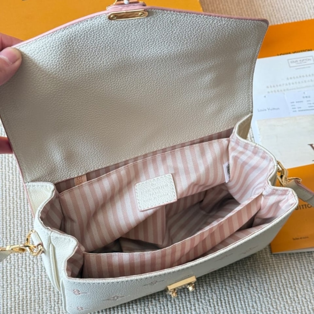 Louis Vuitton Pochette Métis Eden 25Cm M14977