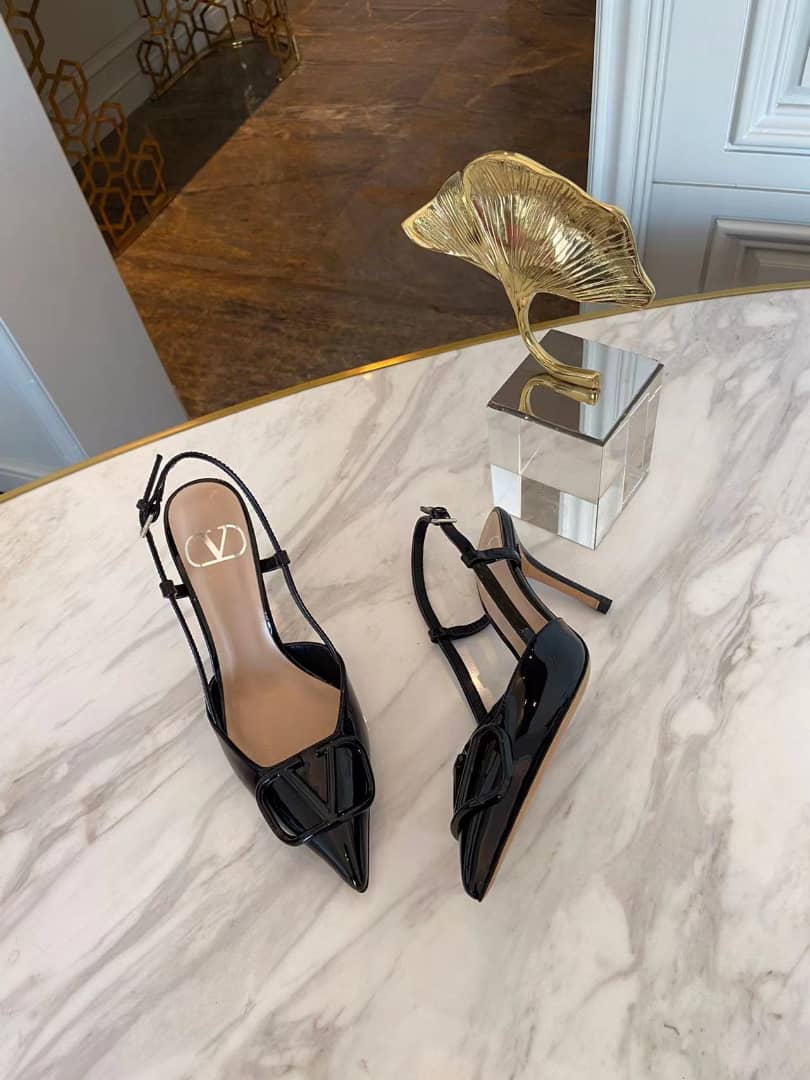 Valentino Garavani VLogo Signature Patent Leather Slingback Pump Black 4W2S0R01Tmk 0No